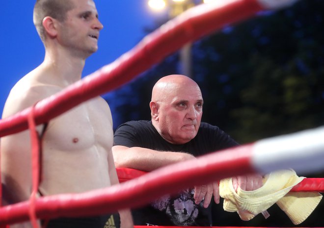 Andrej Baković (na fotografiji s trenerjem Slobodanom Anđelićem) pogleduje proti novi zmagi. FOTO: Dejan Javornik