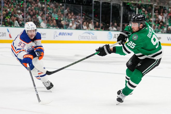 Napadalec Ryan Nugent-Hopkins (levo) je bil v Dallasu glavni junak za Edmonotovo zmago. FOTO: Chris Jones/Usa Today Sports Via Reuters Con