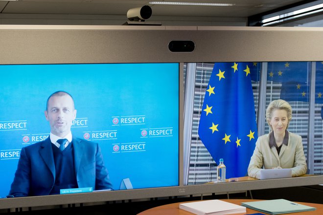 Predsednik Uefe Aleksander Čeferin in predsednica evropske komisije Ursula von der Leyen. FOTO:  Etienne Ansotte/EU