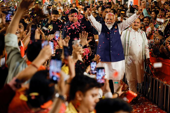 Narendra Modi je bil pred maratonskim glasovanjem prepričan, da bo na teh volitvah zmagal še bolj prepričljivo kot na prejšnjih. FOTO: Adnan Abidi/Reuters