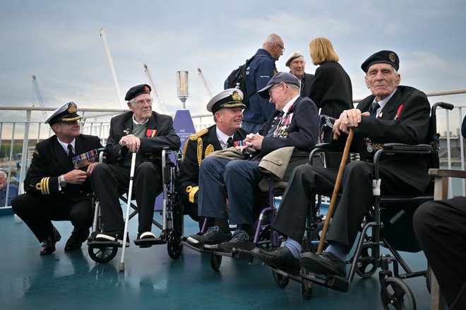 Tudi britanski veterani se bodo udeležili slovesnosti v Normandiji. FOTO:  Lou Benoist/AFP