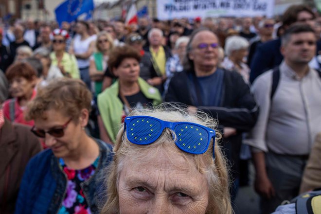 Ne smemo dovoliti, da bi dezinformacije, katerih namen je vnašati razdor v naše evropske družbe, v naše družine, prevladale v našem družbenem in političnem življenju. FOTO: Wojtek Radwanski/AFP