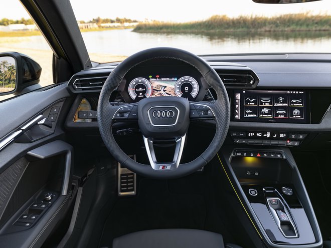 Vse različice A3 so prenovljene,
tudi v notranjosti. FOTO: Audi