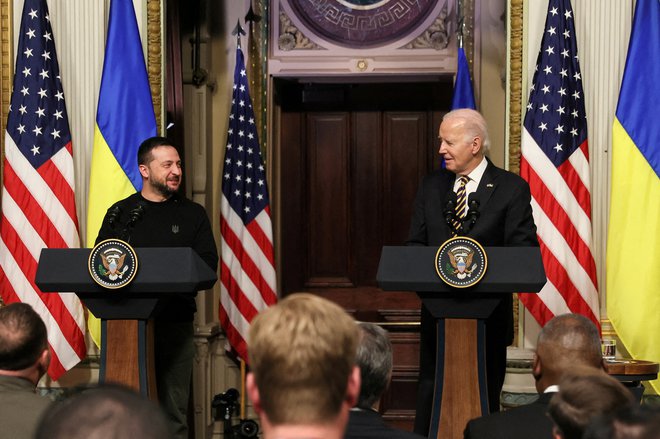 Joe Biden in Volodimir Zelenski v Washingtonu decembra 2023. FOTO: Leah Millis/Reuters