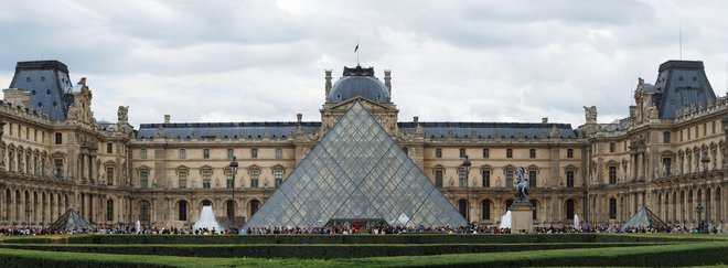 Louvre FOTO: Wikimedia Commons