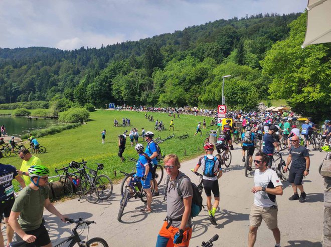 Postanek in okrepčilo ob lepoti Ljubljanskega barja, Jezeru pri Podpeči. FOTO: Mitja Felc