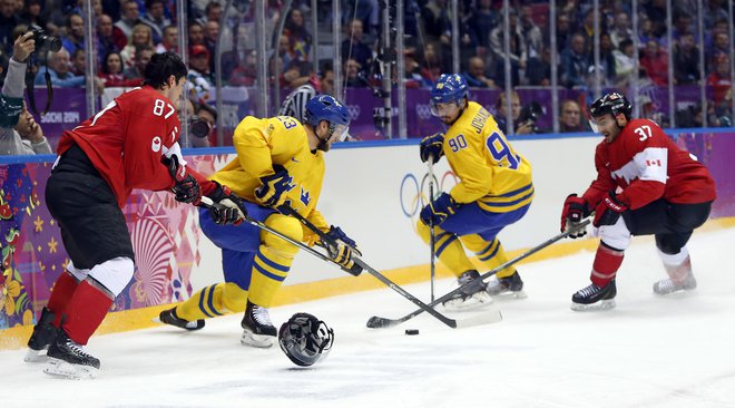 Prestižni turnir bosta odprli Kanada in Švedska. FOTO: Matej Družnik/Delo
