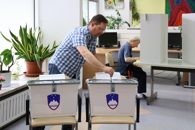 Do 16. ure je glasovalo 432.651 volivcev, vpisanih v volilni imenik. FOTO: Voranc Vogel/Delo