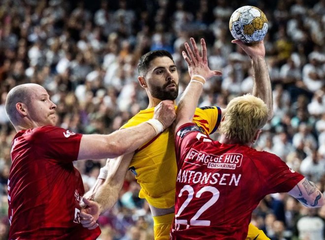 Blaž Janc je prispeval viden delež k novi zmagi Barcelone. FOTO: EHF