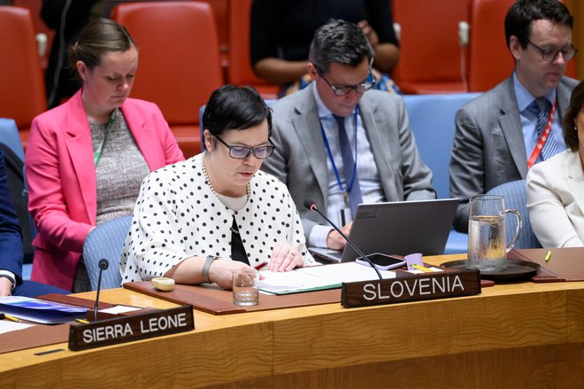 Namestnica slovenskega veleposlanika Ondina Blokar Drobič med govorom v varnostnem svetu OZN. FOTO: Stalno predstavništvo Slovenije pri OZN.