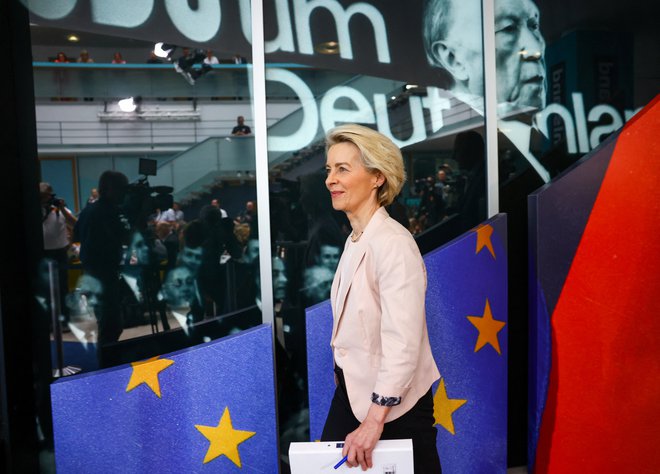 Dosedanja predsednica evropske komisije v boju za še en mandat v bruseljski palači Berlaymont igra na karto stabilnosti in kontinuitete. FOTO: Nadja Wohlleben/Reuters