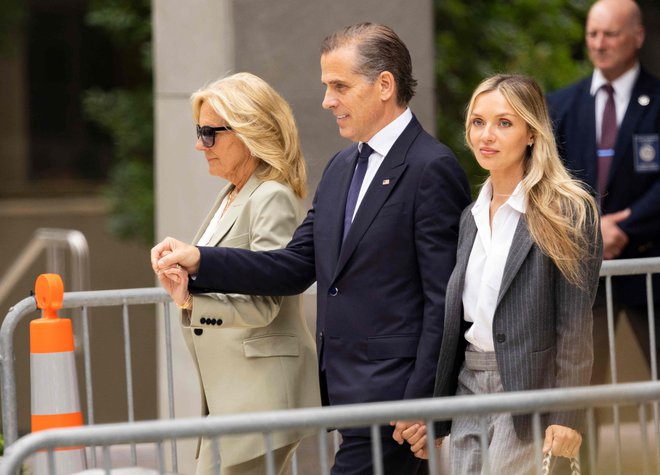 Prva dama Jill Biden, Hunter Biden in njegova soproga Melissa Cohen Biden na delawarskem sodišču. FOTO: Ryan Collerd Afp