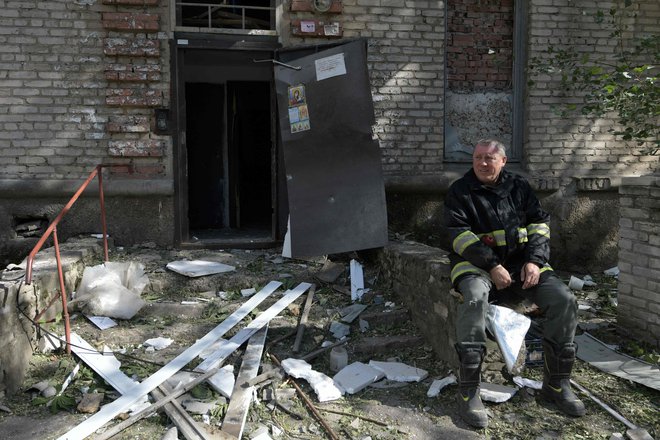 Ukrajinski predsednik Volodimir Zelenski je priznal, da so najtežje razmere v okolici mesta Pokrovsk v Doneški oblasti. FOTO: Stringer/AFP