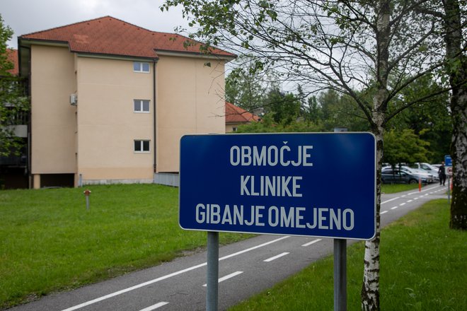 Psihiatrično kliniko Ljubljana še vedno pretresajo očitki o domnevnem nasilju nad pacienti, pa tudi odpovedi zaposlenih iz krivdnih razlogov. FOTO: Voranc Vogel/Delo