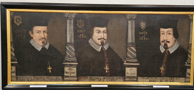 Prvi na levi je znameniti koprski škof, avguštinec Pavel Naldini (od 1686 do 1713), ki je temeljito popisal območje tedanje koprske škofije in je zato dragocen zgodovinski vir. Fotografije Boris Šuligoj