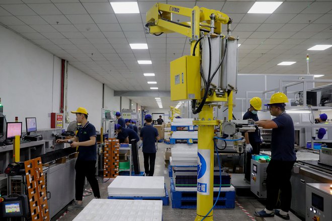 Kitajska je vodilna tudi v proizvodnji litij-ionskih baterij. FOTO: AFP