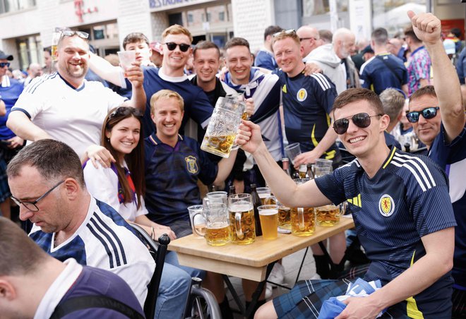 Škoti so razveselili tudi bavarske gostince. FOTO: Michaela Stache/AFP
