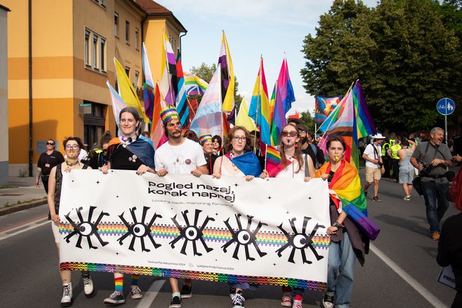 Parada ponosa je letos potekala pod geslom Pogled nazaj, korak naprej, z njo pa je skupnost obeležila 40. obletnico LGBT gibanja na Slovenskem. FOTO: Nika Vidnjevič 