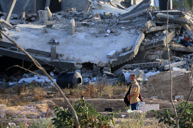 V izraelskih napadih je doslej v tej vojni umrlo več kot 35.000 ljudi. FOTO: Eyad Baba/AFP