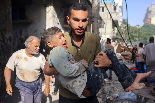 Izraelsko rušenje in pobijanje v Gazi se nadaljuje brez premora. FOTO: Eyad Baba/AFP