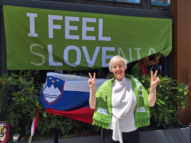 Maša Šiftar, generalna konzulka Slovenije, je uživala v ozračju na uradnem zbirališču slovenskih navijačev v Stuttgartu. FOTO: Siniša Uroševič/Delo