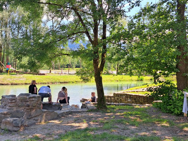 Miren počitek ob jezercu v kampu. Foto Špela Kuralt/delo
