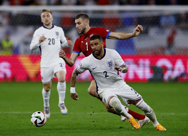 Kyle Walker Srbom ni dovolil gola. FOTO: Wolfgang Rattay/ Reuters