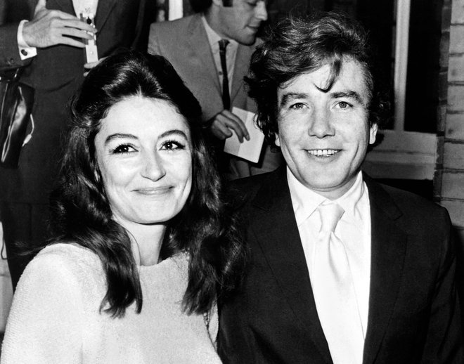 Po poroki z britanskim igralcem Albertom Finneyjem, ki je bil njen četrti soprog, leta 1970 je za sedem let prenehala igrati. FOTO: AFP