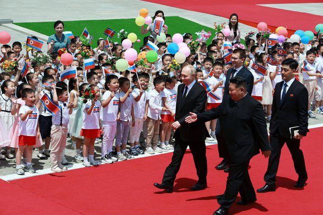 Vladimir Putin in Kim Džong Un. FOTO: Vladimir Smirnov via Reuters