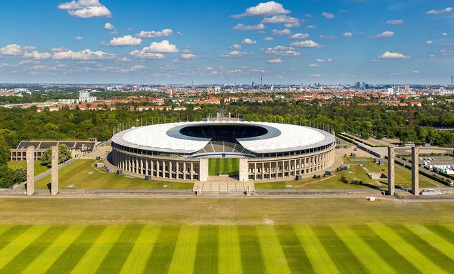 Berlinski olimpijski stadion s prepoznavnimi maratonskimi vrati FOTO: Matthias Suessen/Wikipedija