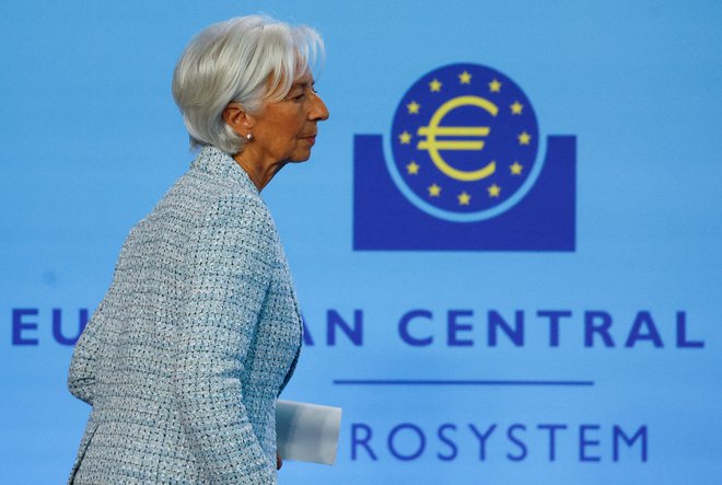 ECB pod vostvom Christine Lagarde je naredila prvi korak k znižanju obrestnih mer, a za nadaljevanje signalizira previdnost. FOTO: Wolfgang Rattay/Reuters