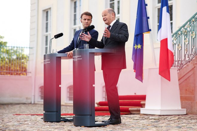 Zelo me skrbi zdajšnja situacija v Franciji in Nemčiji, ki sta bili vedno motor procesa evropskih integracij, obe pa sta zdaj oslabljeni in brez močnega vodstva. Tak nemško-francoski motor, kot ga vidimo zdaj, ni ravno zelo prepričljiv, je povolilno politično krajino v ključnih članicah Unije komentiral ugledni ekonomist Mojmir Mrak. Foto: Liesa Johannssen Reuters