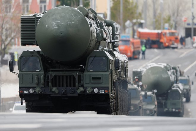 Ruska medcelinska balistična raketa jars na moskovskem Rdečem trgu med tradicionalno majsko vojaško parado FOTO: Shamil Zhumatov/Reuters