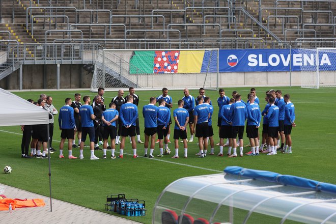 Trening slovenske nogometne reprezentance v Wuppertalu. FOTO: Leon Vidic