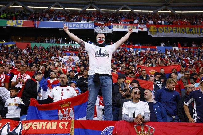 Pristojni pri Uefi so pod drobnogled vzeli tudi srbske navijače. FOTO: John Sibley/Reuters