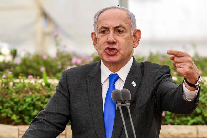 »Pred približno štirimi meseci smo zaznali velik upad ameriške dobave orožja Izraelu. To si lahko razlagamo na več načinov, ampak splošna situacija se ni spremenila,« je na današnjem sestanku dejal Netanjahu. FOTO: Shaul Golan/AFP