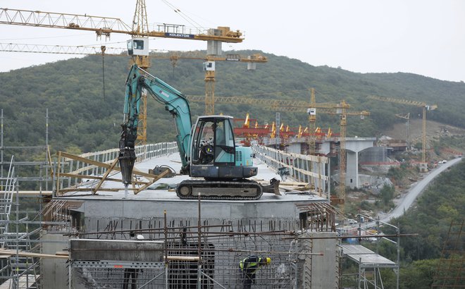 Napredek na gradbišču drugega tira napoveduje povsem druge železniške čase. FOTO: Jože Suhadolnik/Delo