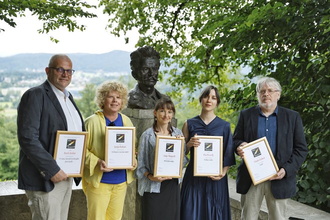 Finalisti letošnjega kresnika Boris Kolar, Janja Rakuš, Anja Mugerli, Pia Prezelj in Vlado Žabot. Nocoj je bil njihov večer. FOTO: Jože Suhadolnik/Delo