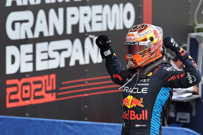 Max Verstappen je svoje mišice pokazal tudi na dirki za VN Španije. FOTO: Thomas Coex/AFP