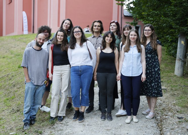 Projekt Mlado pero vodi Delova novinarka in letošnja nominiranka Pia Prezelj. V sezoni 2023/2024 smo predstavili šestnajst mladih piscev. FOTO: Jože Suhadolnik