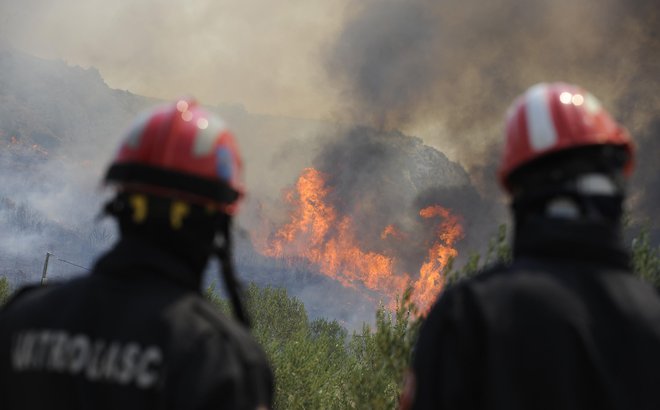 Hrvaški gasilci. Fotografija je simbolična. FOTO: Niksa Stipanićev/Cropix 