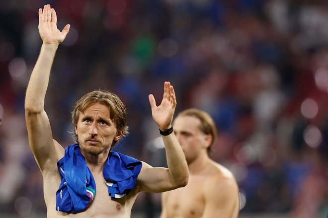 Je bila tekma proti Italiji zadnje dejanje Luke Modrića v hrvaškem dresu, se sprašujejo tudi nekdanji nogometni zvezdniki. FOTO: Odd Andersen/AFP