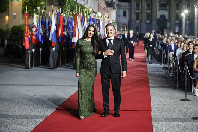 Bržkone so zajedljivi komentarji in zavidljivi pogledi nastali kot posledica spoznanja le zato, ker je bila Gabrova preprosto lepa. FOTO: Jože Suhadolnik/Delo