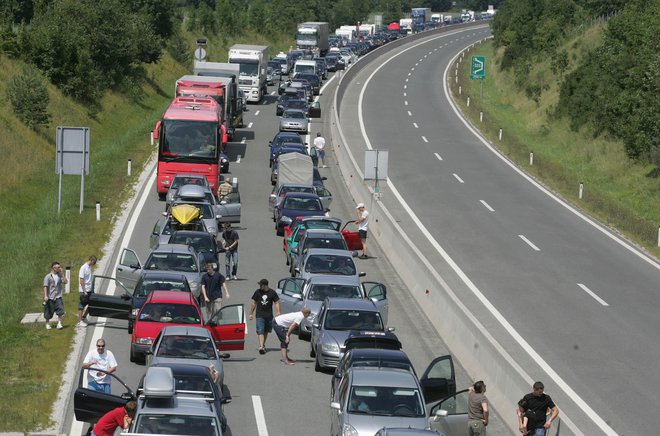 Avtocestni odsek Hrušica-Vrba nima odstavnega pasu. FOTO: Igor Zaplatil Foto