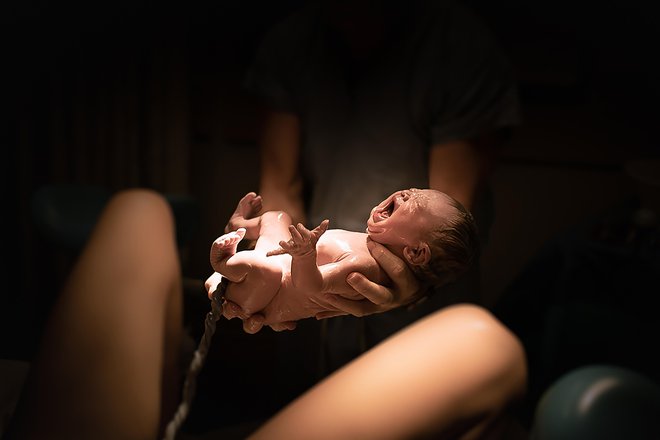 Uboj novorojenčka je vedno pretresljiv. Fotografija je simbolična. FOTO: Kieferpix/gettyimages