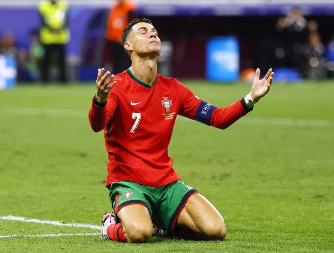 Cristiano Ronaldo je proti Sloveniji doživel pravi vrtiljak čustev. FOTO: Wolfgang Rattay/Reuters