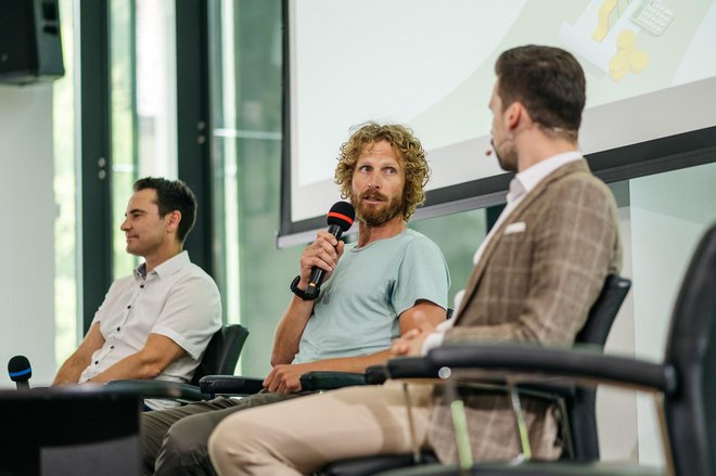 Klemen Bauer pravi, da je za mlade športnike pomembno, da se ne glede na to, v kateri panogi tekmujejo in kakšne zneske prejemajo, začnejo finančno opismenjevati in upravljati z denarjem. FOTO: Anže Vrabl