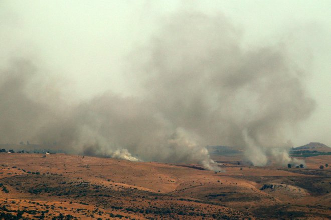 Hesbolah je iz Libanona na Golansko planoto izstrelil več kot 100 raket. FOTO: Rabih Daher/AFP