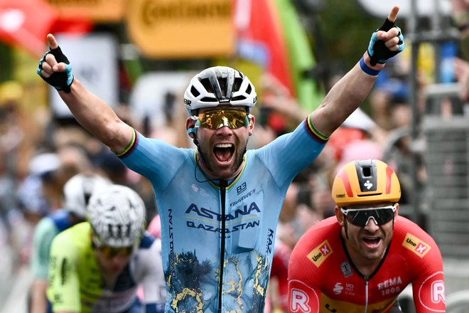 Mark Cavendish je za 35. zmago na Touru šprintal kot v najboljših časih. FOTO: Marco Bertorello/AFP
