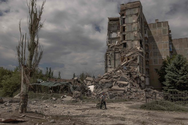 Najhujši boji v teh dnevih potekajo v bližnji in daljni okolici industrijskega mesta Toreck, ki je imelo pred ruskim napadom okoli 30.000 prebivalcev.

FOTO: Roman Pilipey/AFP